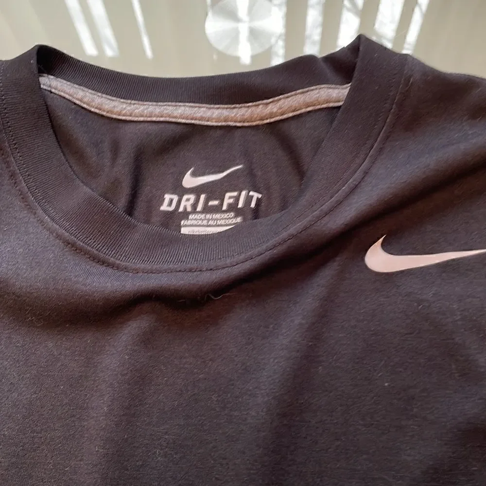 Nike t-shirt black medium dry fit